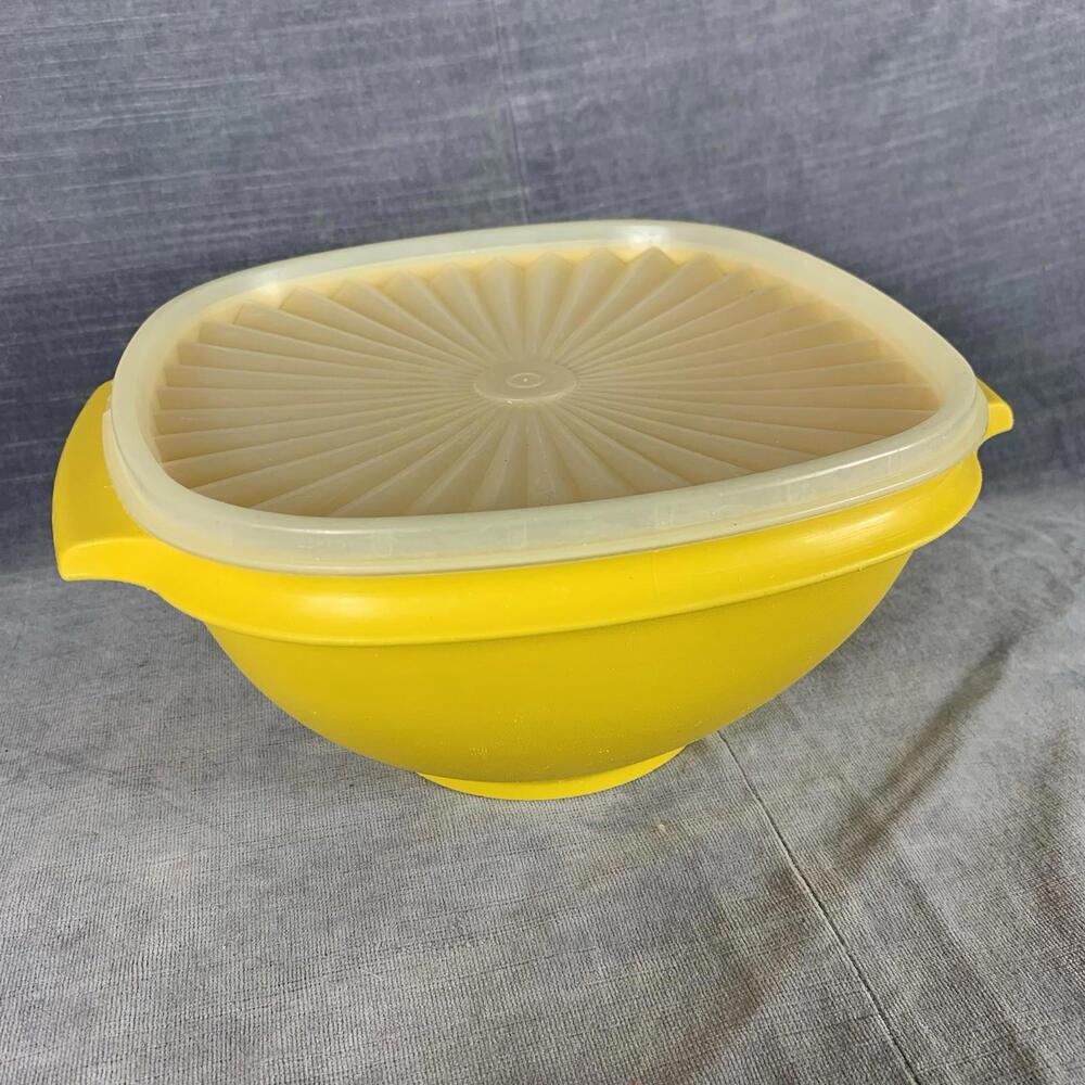 Vintage Tupperware Servalier Yellow Medium Sized Bowl With Clear Lid 836-7